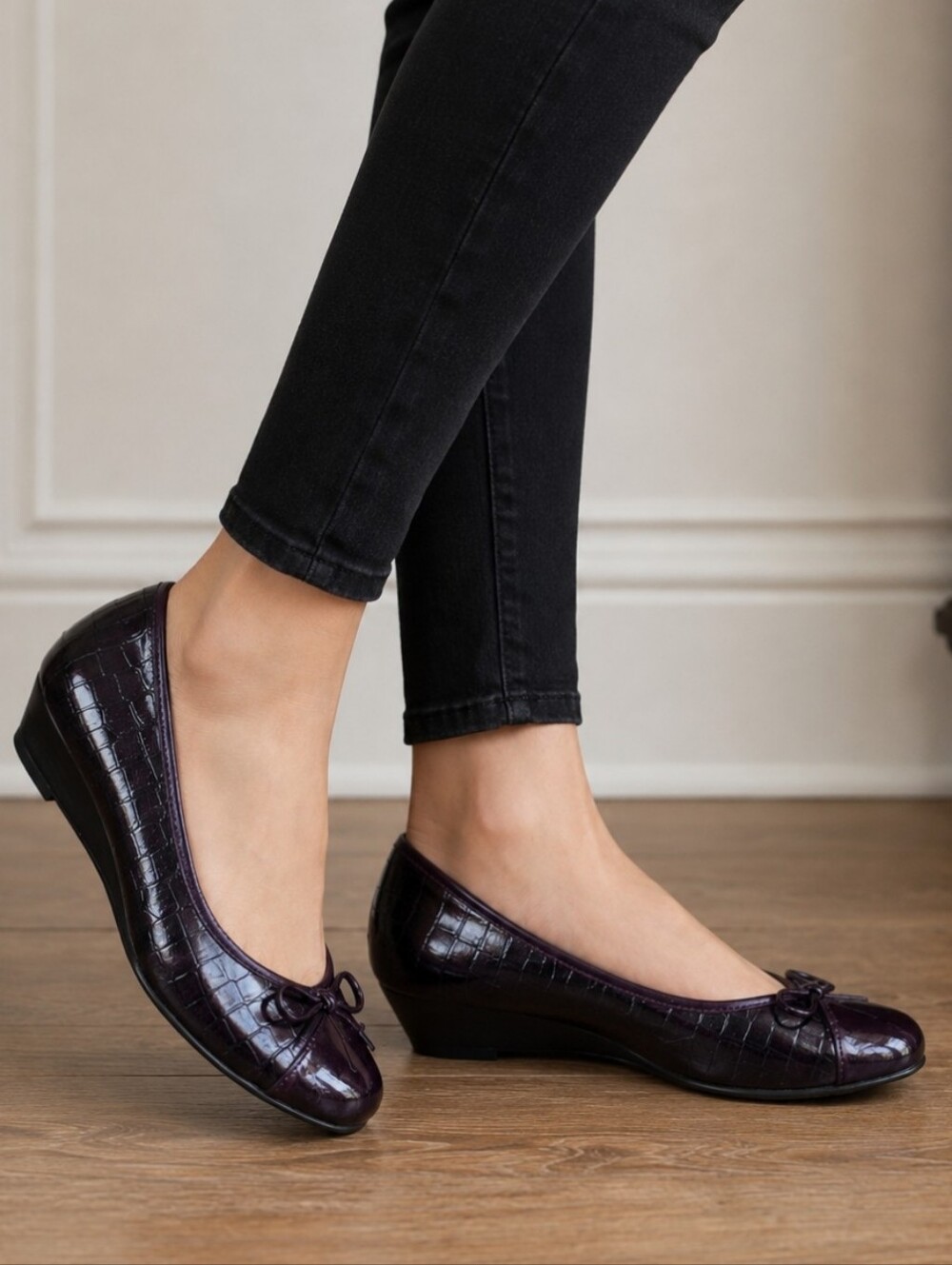 Life Stride Meg Y2K Office Siren Crocodile Embossed Comfort Wedge 8M